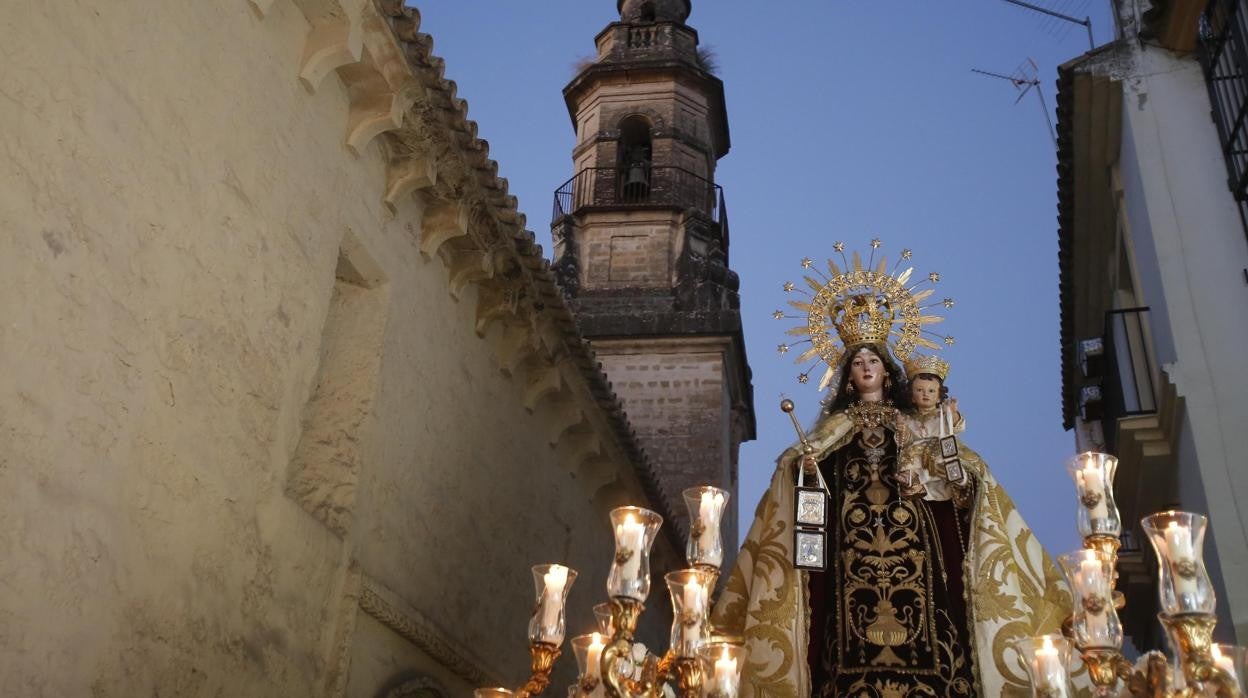 Nuestra Señora del Carmen, en su procesión desde Puerta Nueva, al pasar por la Magdalena