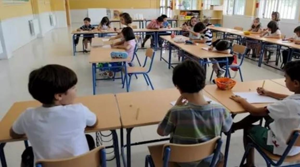 Alumnos en clase en un colegio de Cádiz