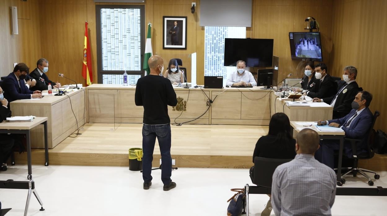 Uno de los profesores acusado por la muerte del alumno en su declaración en el juicio del Penal 4