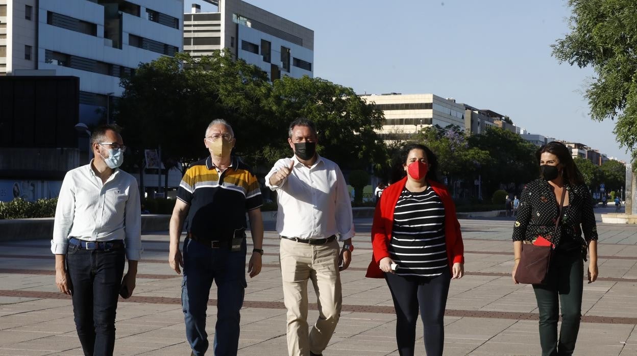 Juan Espadas, antes de comenzar su acto con militantes en Córdoba