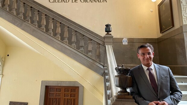 Luis Salvador: «No tengo ninguna duda: el PSOE no permitirá una censura con un tránsfuga en Granada»