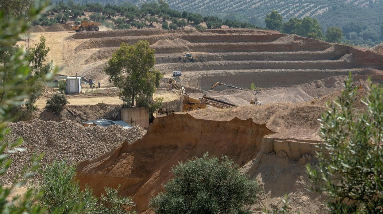 Imagen de la cantera en la que ha quedado sepultado el obrero de 35 años