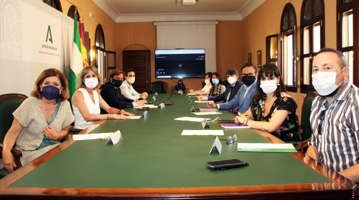 El delegado del Gobierno de la Junta en Córdoba, presidiendo el Foro Provincial de Inmigración