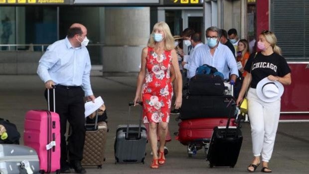 Los andaluces vacunados pueden ya descargar su certificado digital para poder viajar