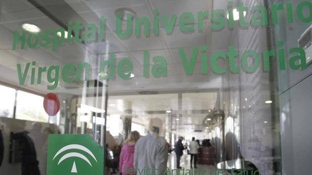 Un preso rompe la nariz a un médico en las Urgencias del Clínico de Málaga