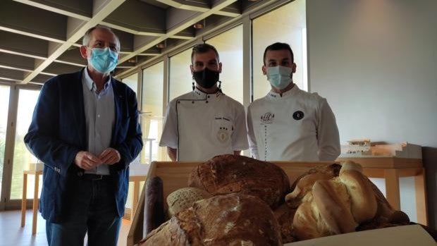 La panadería Hermanos Fernández de Córdoba crea dos panes medievales con ayuda de la UCO