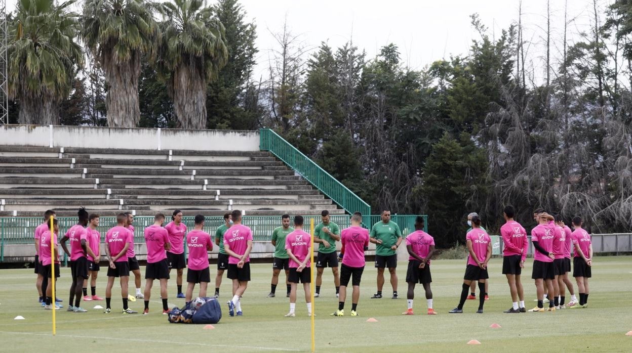 Los jugadores del Córdoba CF, en el último entrenamiento de la temporada