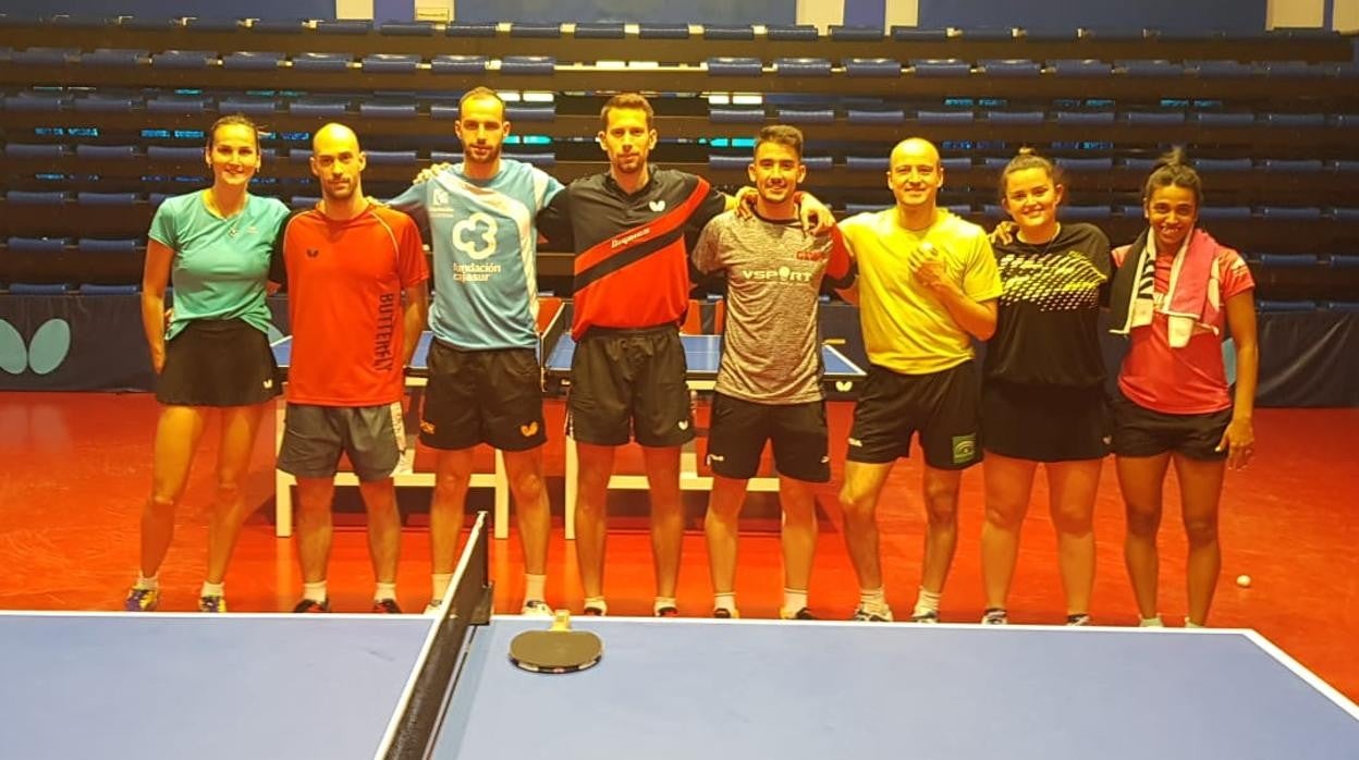 Las plantilla del Real Club Priego Tenis de Mesa que lucharán por el título