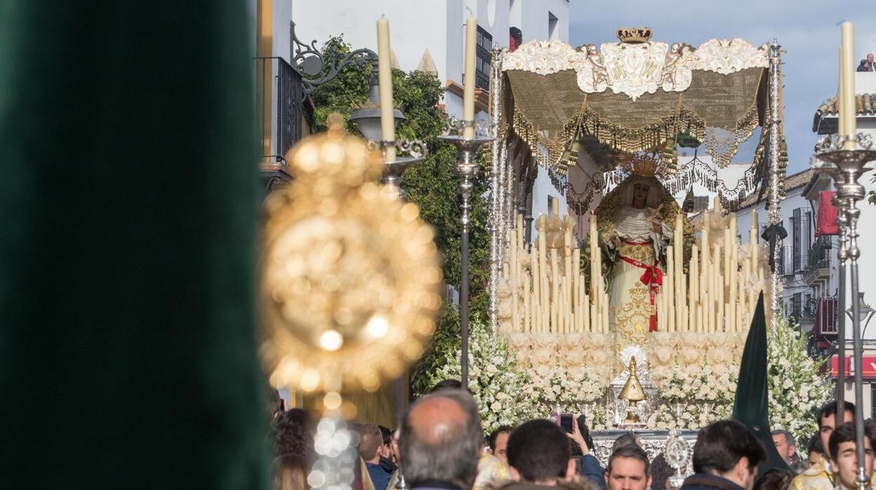 La Virgen de la Esperanza, en su paso de palio un Domingo de Ramos