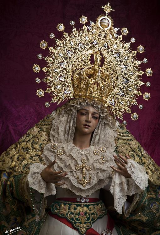 La Virgen de la Espeanza, con su nueva corona