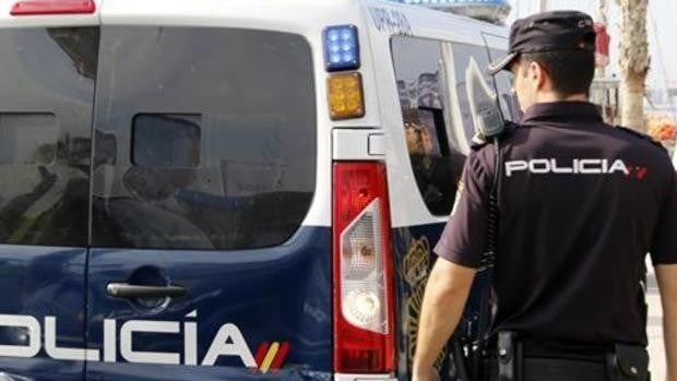 Maltrataba y agredía sexualmente a su esposa delante de su hija de cuatro años en Almería