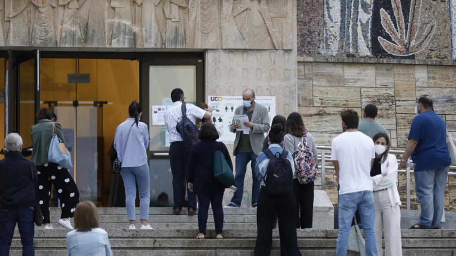 Oposiciones a profesor de Secundaria en Córdoba | «De chica me dormía con las novelas de Jane Austen»