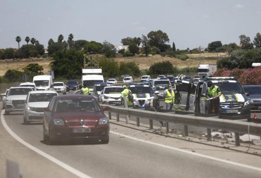 El accidente ha provocado retenciones en la autovía A-4 aunque el tráfico ya circula