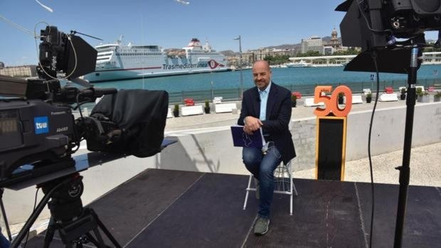 TVE emite su informativo territorial de Andalucía desde el Muelle Uno del Puerto de Málaga