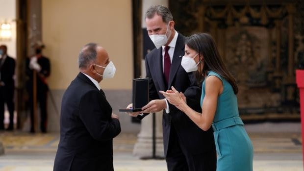 El Pele recibe de los Reyes la Medalla de Oro al Mérito en las Bellas Artes