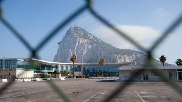 La Junta destaca la «comunicación permanente» con Gibraltar para evitar la expansión de la variante Delta