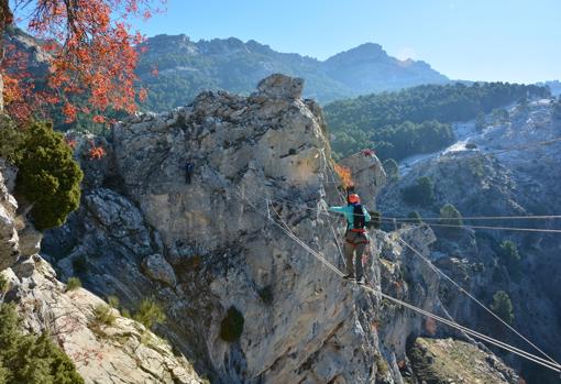 El barco solar y otras actividades de aventura para disfrutar de la Sierra de Cazorla, Segura y Las Villas