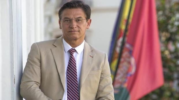El alcalde de Granada anuncia su dimisión y anticipa su apoyo al PSOE para el pleno de investidura