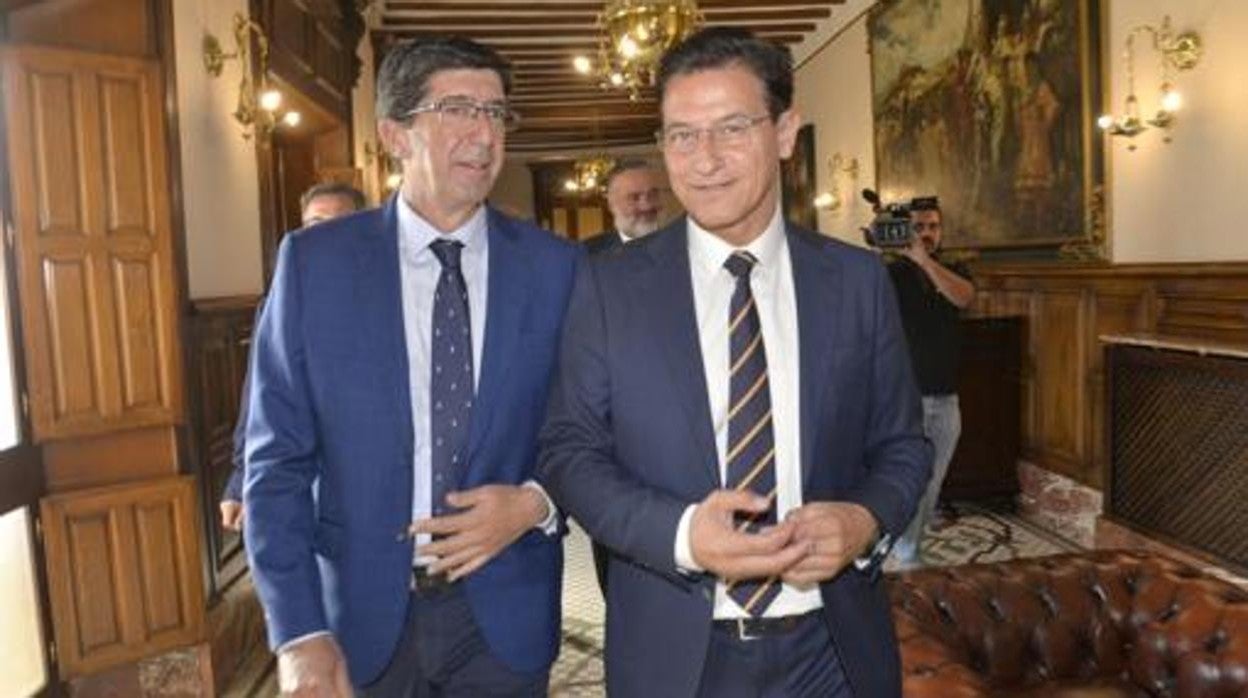 Juan Marín, acompañado del alcalde de Granada, Luis Salvador en 2019