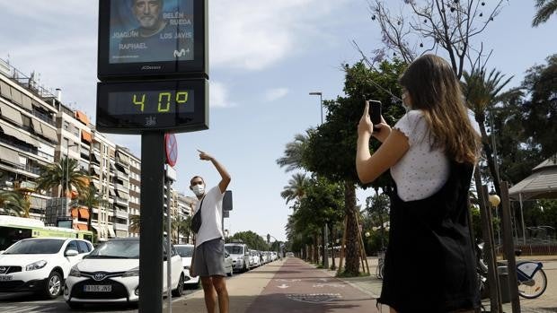 El calor muestra sus credenciales en Córdoba con 38 grados y alerta amarilla el viernes 2 de julio