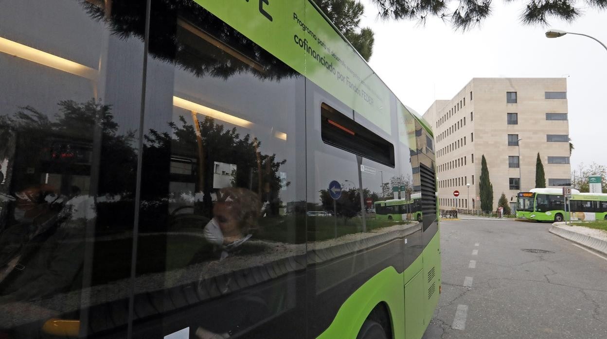 Dos autobuses de Aucorsa circulan por Córdoba