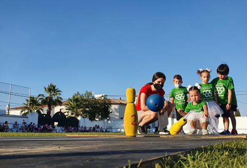 Más de 100 niños recuperan los juegos tradicionales en las Miniolimpiadas Rurales de Añora