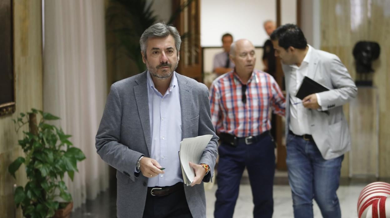 El presidente del Aucorsa, Miguel Ángel Torrico, en el Ayuntamiento de Córdoba