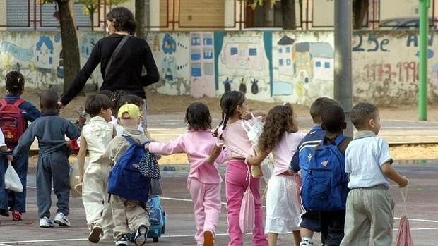 Uno de cada cuatro niños andaluces, en riesgo de pobreza, según el Defensor del Menor