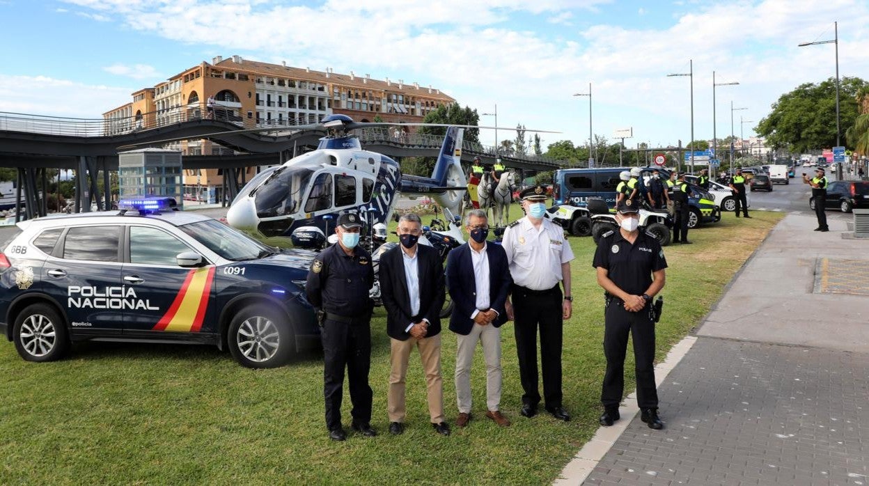 Autoridades en la presentación del plan de seguridad para el verano