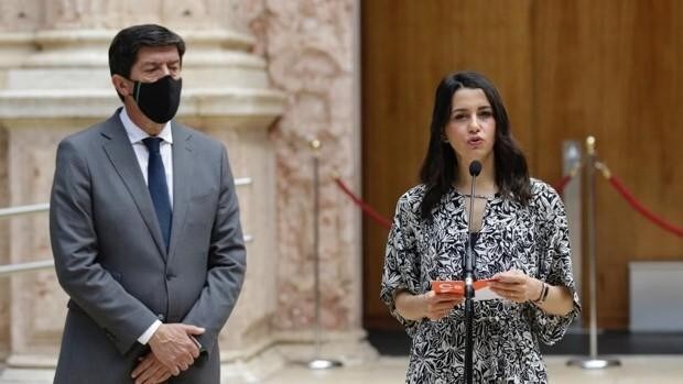 Arrimadas pide al PP que abandone «operaciones chapuceras» como la de Granada