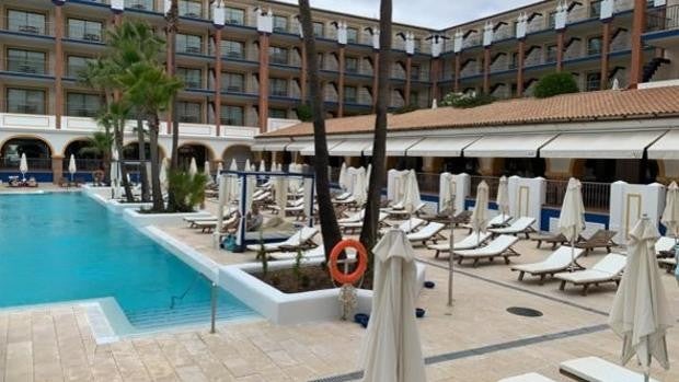 Más de 8.000 aspirantes y tres finalistas para cobrar 4.000 euros por ser cliente en un hotel de Isla Cristina