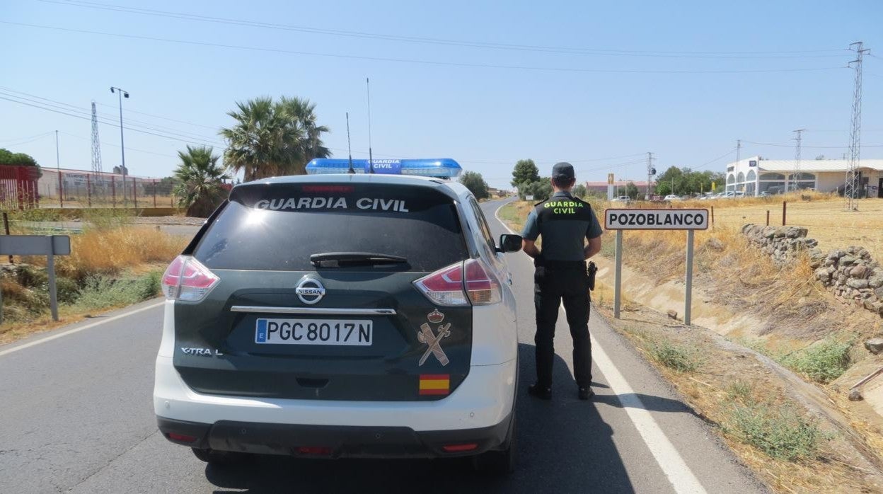 Un agente de la Guardia Civil en Pozoblanco