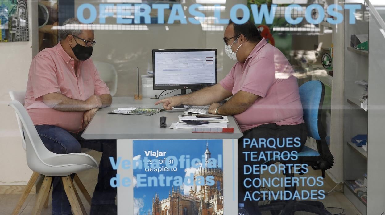 Fernando Sánchez (derecha), uno de los responsables de Mezquita Viajes