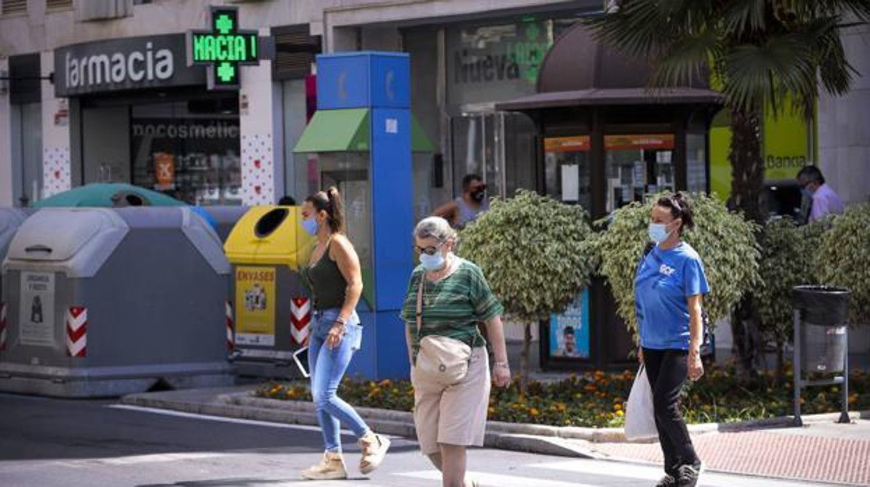 Los granadinos están sufriendo la quinta ola, esta vez menos lesiva fruto de las vacunaciones