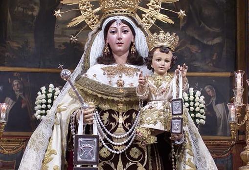 La Virgen del Carmen de Puerta Nueva, con el collar de estreno