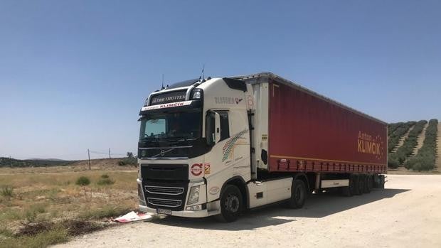 La Guardia Civil investiga la muerte de un camionero en su vehículo aparcado junto a una fábrica de Lucena