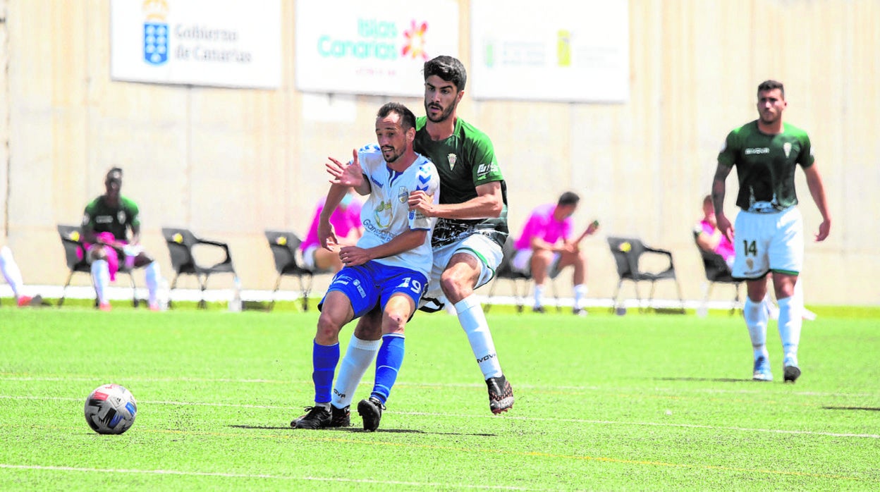 Visus, con la camiseta del Córdoba ante el Tamaraceite