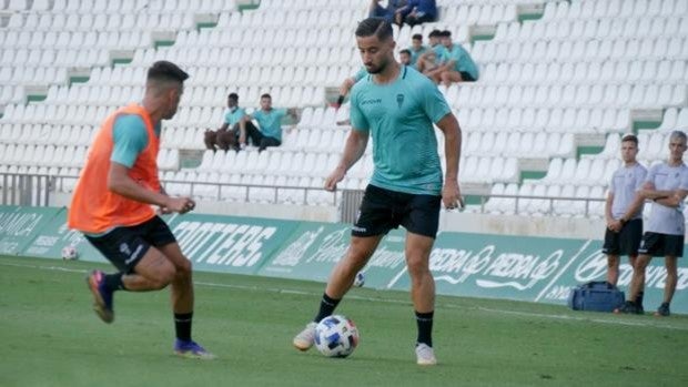 El Córdoba CF se impone al filial en la primera prueba de la pretemporada (3-0)