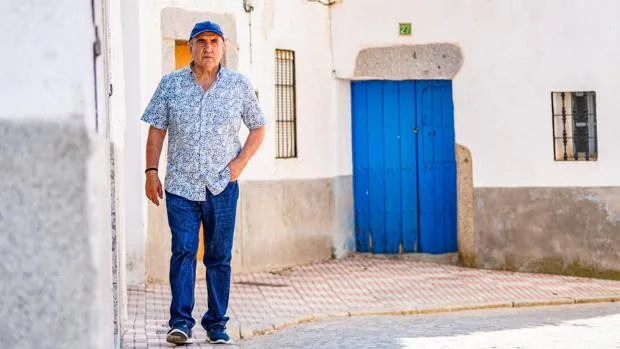 Alejandro López Andrada, escritor: «La España rural desaparecerá sin remedio»