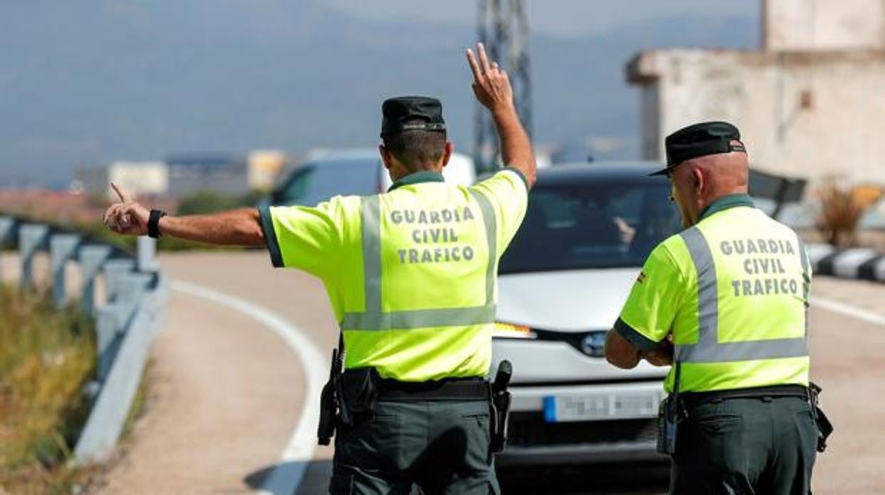 Agentes de la Guardia Civil de Tráfico en una imagen de archivo