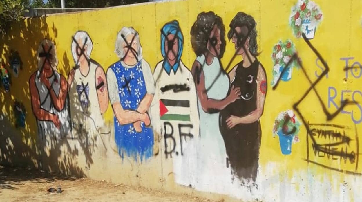 Estado en el que se ha encontrado el mural, objeto del vandalismo por segunda vez