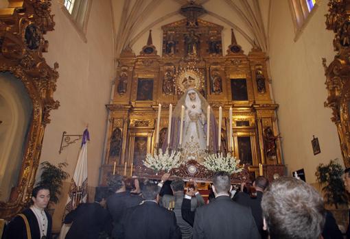 La Virgen de las Lágrimas, en el interior de la iglesia de Santa Marta en 2010