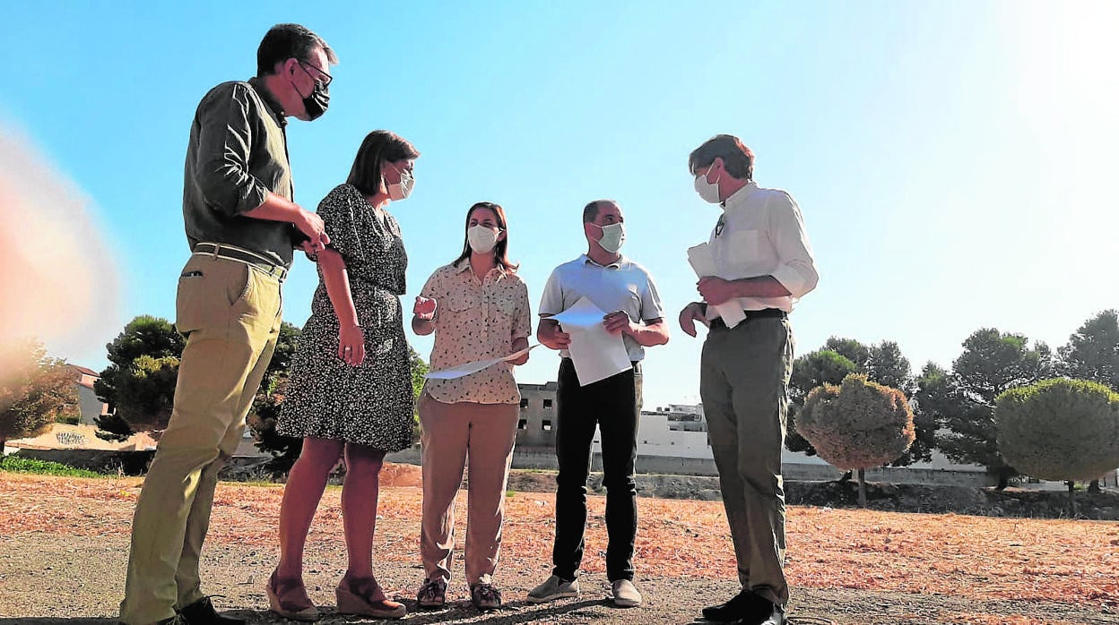 Visita al solar donde se construirán las 146 viviendas de protección oficial