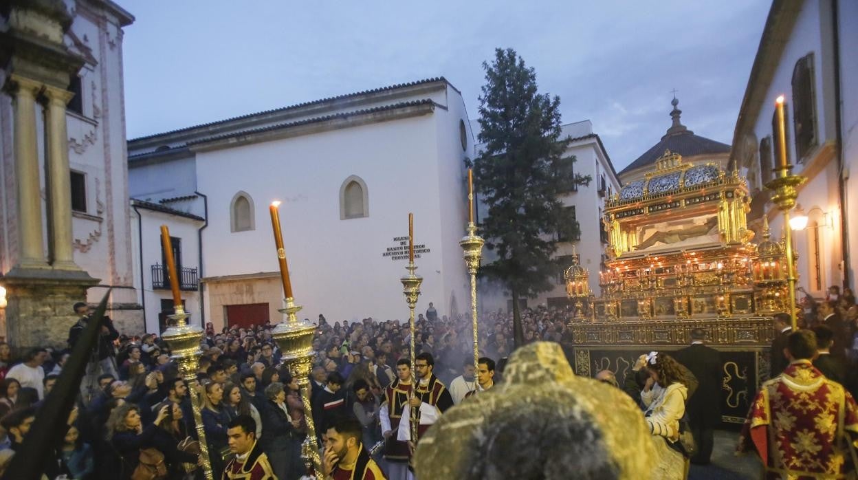 El Señor del Santo Sepulcro, en la plaza de la Compañía el Viernes Santo de 2019