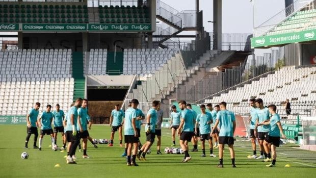 El Córdoba CF se mide al Algeciras en un nuevo test con el propósito de disipar dudas y no sumar más bajas