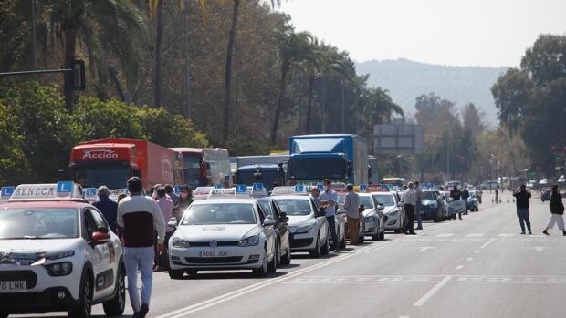 Competencia investiga a 38 autoescuelas de Córdoba por una denuncia de pacto de precios