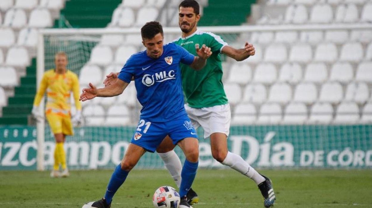 Bernardo Cruz, durante el partido de pretemporada ante el Linares