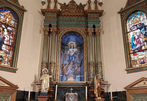 Lona dispuesta en el camarín de la Virgen en el Santuario