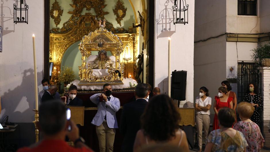 Puede ser y es: Nuestra Señora del Tránsito asoma en Córdoba la fe a la calle en su Vía Lucis