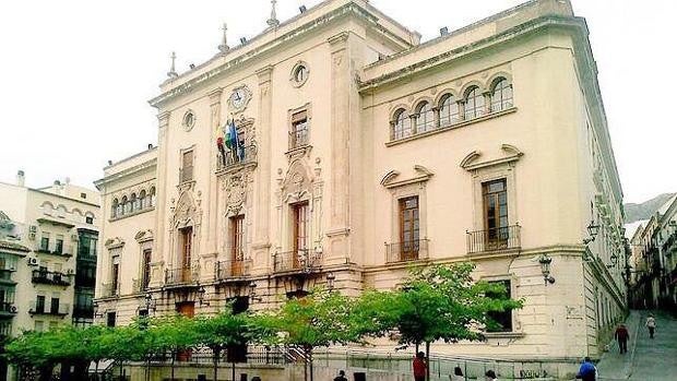 Agresión homófoba en Jaén: vejan a un joven y le arrojan a una fuente